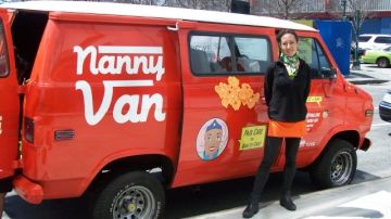 La texana Marisa Jahn conduce la "Nanny Van" por NYC.
