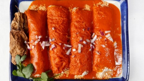 Enchipotladas con queso cotija