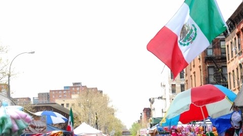 Los mexicanos celebraron la Batalla de Puebla con un festival que atrajo a una gran cantidad de público y políticos.