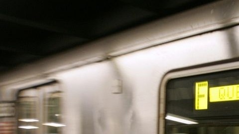 El tren F ya está haciendo paradas locales entre la estación de la calle 21 y Queens bridge y la calle 179 en Jamaical, en ambas direcciones.