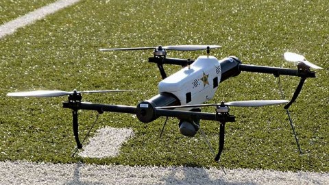 Drones similares a este modelo responderían primero a incidentes peligrosos, según el LAPD.