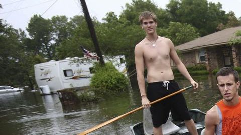 Las lluvias provocaron fuertes inundaciones en Pensacola.