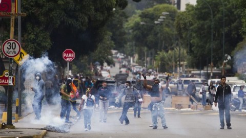 Los estudiantes sostienen que la Policía habría “sembrado” armas o drogas en los campamentos.