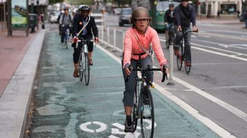 Ciclistas en Market Street  en San Francisco, California, una de las ciudades donde el uso de bicicletas para transportarse ha crecido más.