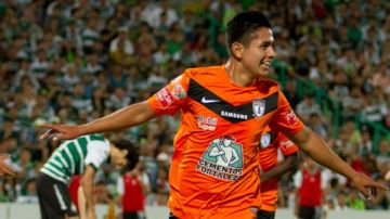 Dieter Villalpando celebra su gol con los Tuzos del Pachuca