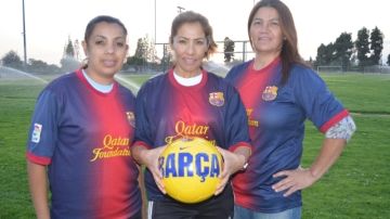 María Madrigal, Dulce Gates y Connie Valencia (izq. a der.), participan con el equipo Barcelona y son orgullosas mamis.