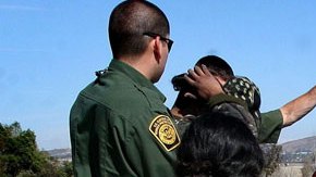 Inmigrates detenidos por la patrulla fronteriza.