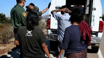 Inmigrates detenidos por la patrulla fronteriza.