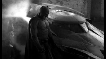 Tras un retraso de casi un año, Batman vs. Superman verá la luz en los cines 6 de mayo de 2016.