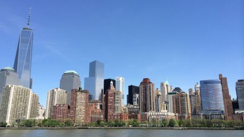 Airbnb es un sitio web que permite alquilar apartamentos a particulares, lo que es ilegal en Nueva York para estancias menores a 30 días.