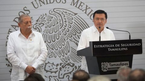 Miguel Angel Osorio Chong, ministro del Interior, anunció el reforzamiento militar en el estado.