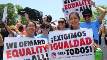 Los manifestantes se congregaron en las escalinatas de la Corte Suprema de Justicia de EEUU para protestar por la falta de igualdad de oportunidades para las minorías.
