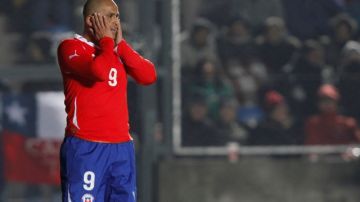 El chileno  Humberto Suazo se perderá la gran experiencia de jugar la Copa del Mundo en Brasil.