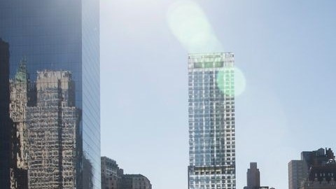 El Museo 11-S se erigió entre las dos piscinas reflectoras del monumento de recordación en el WTC.