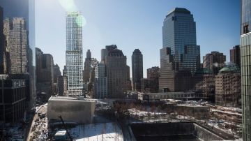 El Museo 11-S se erigió entre las dos piscinas reflectoras del monumento de recordación en el WTC.
