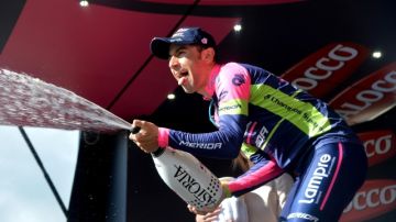El  italiano Diego Ulissi celebra  su victoria en la quinta etapa del Giro italiano.