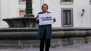 Desde el sur, la presidenta chilena, Michelle Bachelet, se unió a la campaña subiendo una foto con cartel en mano.