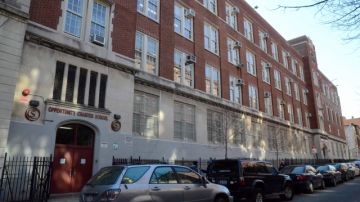 La edificio que aloja a varias escuelas está ubicado en la avenida Edgecombe y la calle 135 en Harlem.