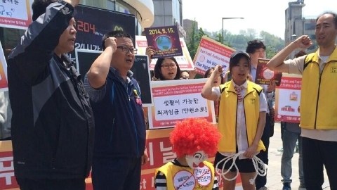 Manifestantes en Seúl, Corea.