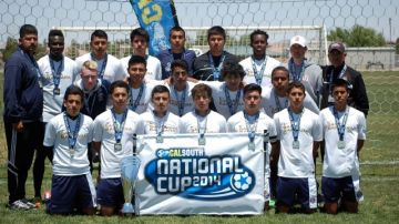 Jugadores de Santa Bárbara SC BU18 White son campeones de la Copa Nacional 2014 en la categoría Menores de 18 años.