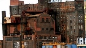 La antigua refinería Domino Sugar.