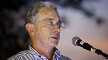 El senador electo y expresidente de Colombia, Álvaro Uribe denunció un supuesto aporte de dos millones de dólares del publicista venezolano Juan José Rendón para pagar deudas de la campaña en 2010.