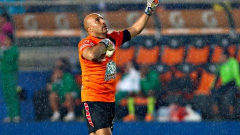Foto de accion durante el partido Pachuca vs Santos Laguna , Liga BBVA Bancomer MX, Torneo Clausura 2014, Semifinal partido de Ida, en la foto:Oscar Perez durante el festejo de gol07/05/2014/ MEXSPORT/Roberto MayaEstadio: HidalgoPachuca vs Santos SFI