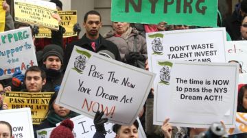 Decenas de protestas por parte de inmigrantes  y organizaciones comunitarias se han realizado en las escalinatas de la Alcaldía de Nueva York.