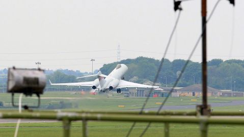 El avión de reconocimiento Sentinel partió de la base de la Real Fuerza Aérea británica (RAF) en Waddington, en el noreste de Inglaterra.
