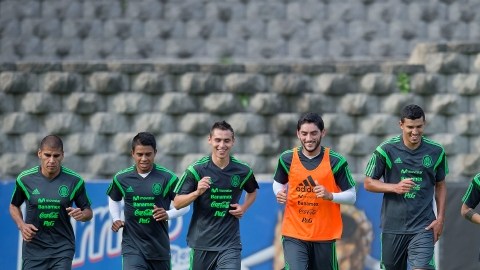 Foto de accion durante el entrenamiento de la Seleccion Mexicana de Futbol, en la foto: CARLOS SALCIDO, JUAN CARLOS MEDINA, PAUL AGUILAR, JOSE DE JESUS CORONA, FRANCISCO - EL MAZA- RODRIGUEZ, ALAN PULIDO, MARCO FABIAN14/05/2014/MEXSPORT/ OMAR MARTINEZCAR: Centro de Alto Rendimiento de la Federacion Mexicana de Futbol