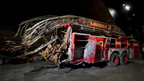Imagen del Museo del 9/11 que muestra un coche de bomberos en el que perecieron tres miembros de la unidad.