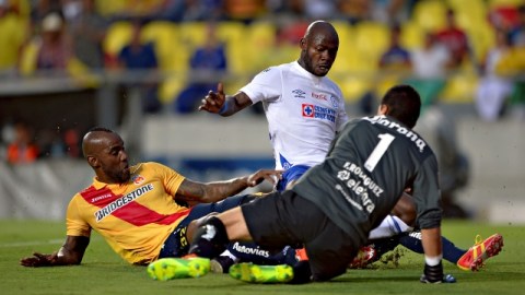 Felipe Baloy (izq.), quien milita en el Morelia, reportará con la selección panameña para dos duelos amistosos.