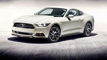 El nuevo Mustang estará disponible en los concesionarios de Ford en América
del Norte este otoño.