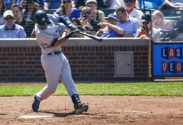 El capitán de los Yankees, Derek Jeter, conectó un hit en siete turnos al bate ayer ante los Cachorros en Chicago.