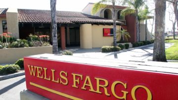 Una de las oficinas del banco  Wells Fargo en la ciudad de Garden Grove, en California.