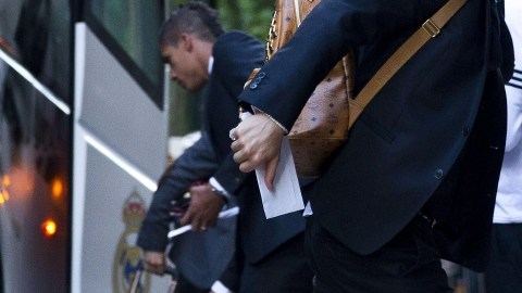 El astro Cristiano Ronaldo llegando al hotel en Lisboa.