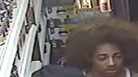 La Uniformada pide la colaboración de la ciudadanía para identificar al sospechoso que aparece en la foto.