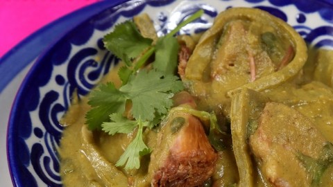 Cerdo con nopales y verdolagas.