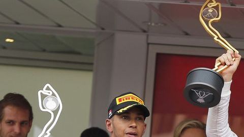 El podio con Rosberg flanqueado por Lewis Hamilton y Daniel Ricciardo.