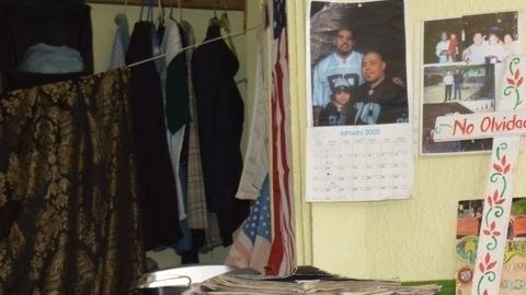 Andrés Rodriguez de León, que tiene 70 años y es veterano de Vietnam, acude al refugio a buscar comida.
