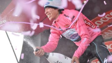 El colombiano Rigoberto Urán conservó la camiseta de líder en el Giro italiano.