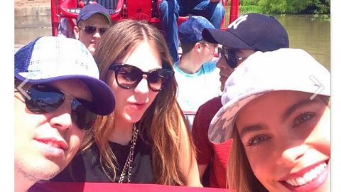 En su cuenta de WhoSay, Sofía publicó imágenes con su hijo Manolo y algunos otros miembros de su familia.