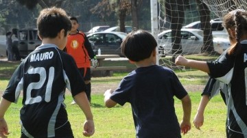Los pequeños que practican algún deporte están en riesgo de sufrir una conmoción cerebral.