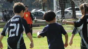 Los pequeños que practican algún deporte están en riesgo de sufrir una conmoción cerebral.