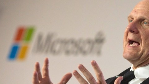 Steve Ballmer, quien hizo una fortuna en Microsoft, podría convertirse en el nuevo dueño de los Clippers.