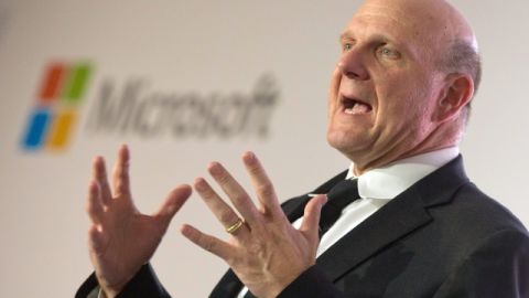 Steve Ballmer, quien hizo una fortuna en Microsoft, podría convertirse en el nuevo dueño de los Clippers.