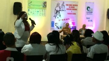 Las trabajadoras sexuales participan en un foro sobre derechos humanos.