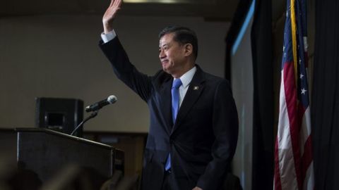 Shinseki ha estado en el ojo de la tormenta tras conocerse que 40 veteranos de guerra murieron a la espera de citas médicas.