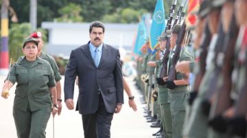 El gobierno de EEUU rechaza sancionar a Venezuela y niega participación en supuestos complots contra Maduro.