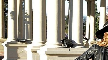 Eugenia 'la China' Suárez besó a Bisbal en el videoclip del artista.